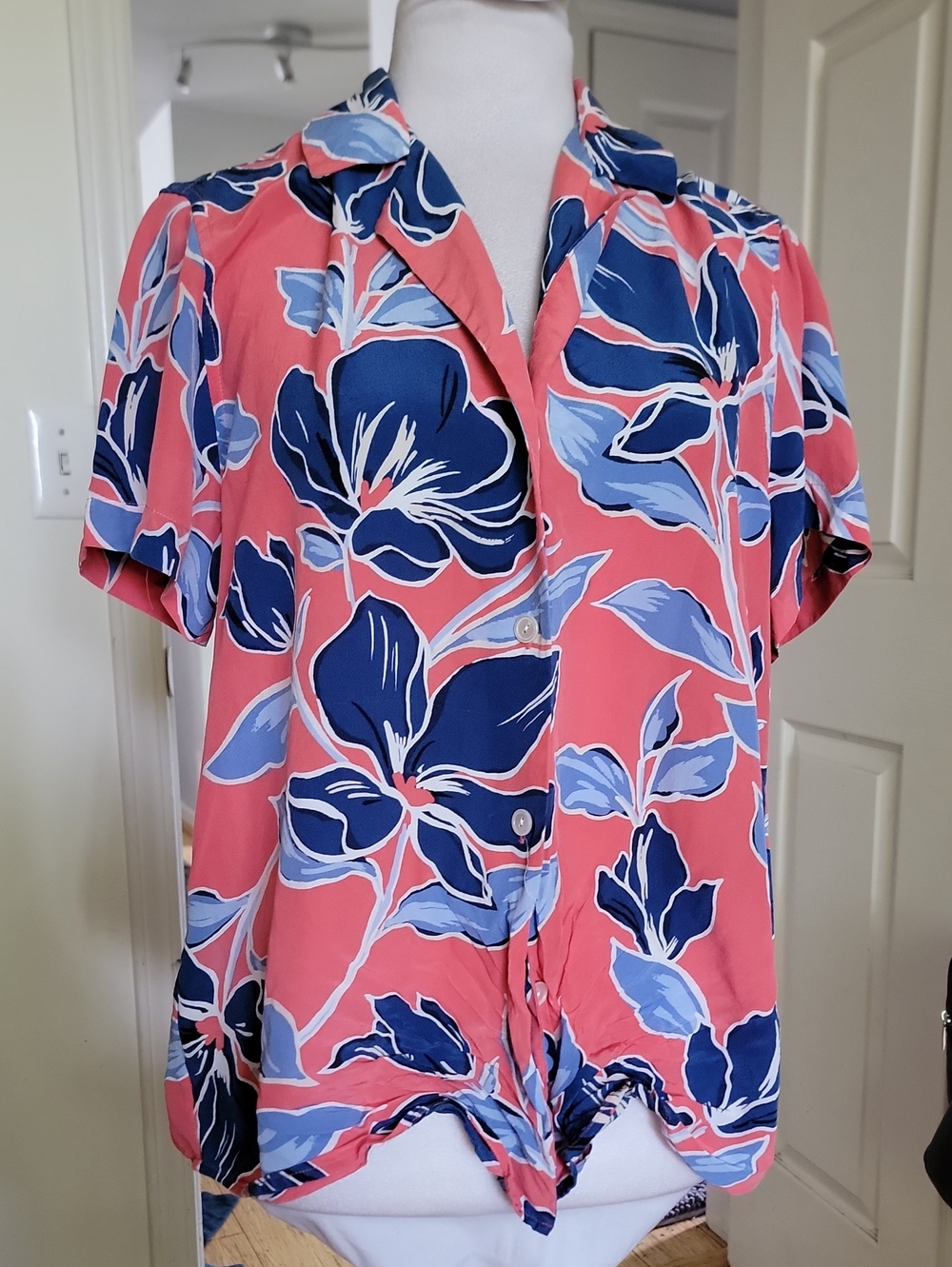 Tommy Bahama Floral Button-Front Women’s Top in Coral and Navy